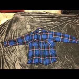 Great button up shirt made by northwest territory